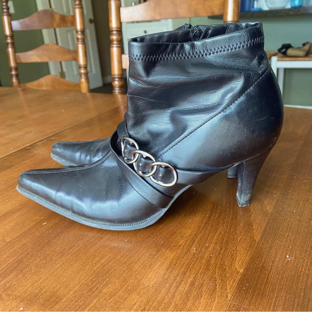 Leather bootie